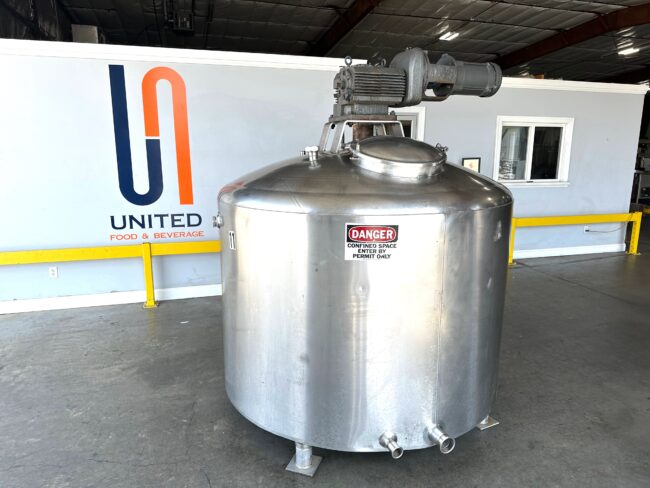 750 Gallon Vertical Jacketed Mixing Tank