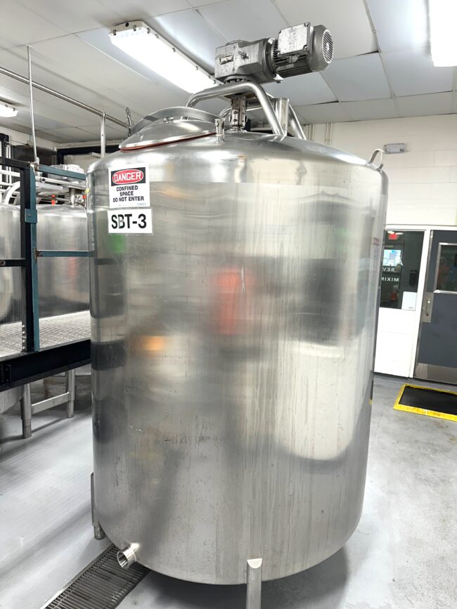 1000 Gallon Vertical Mixing Tank