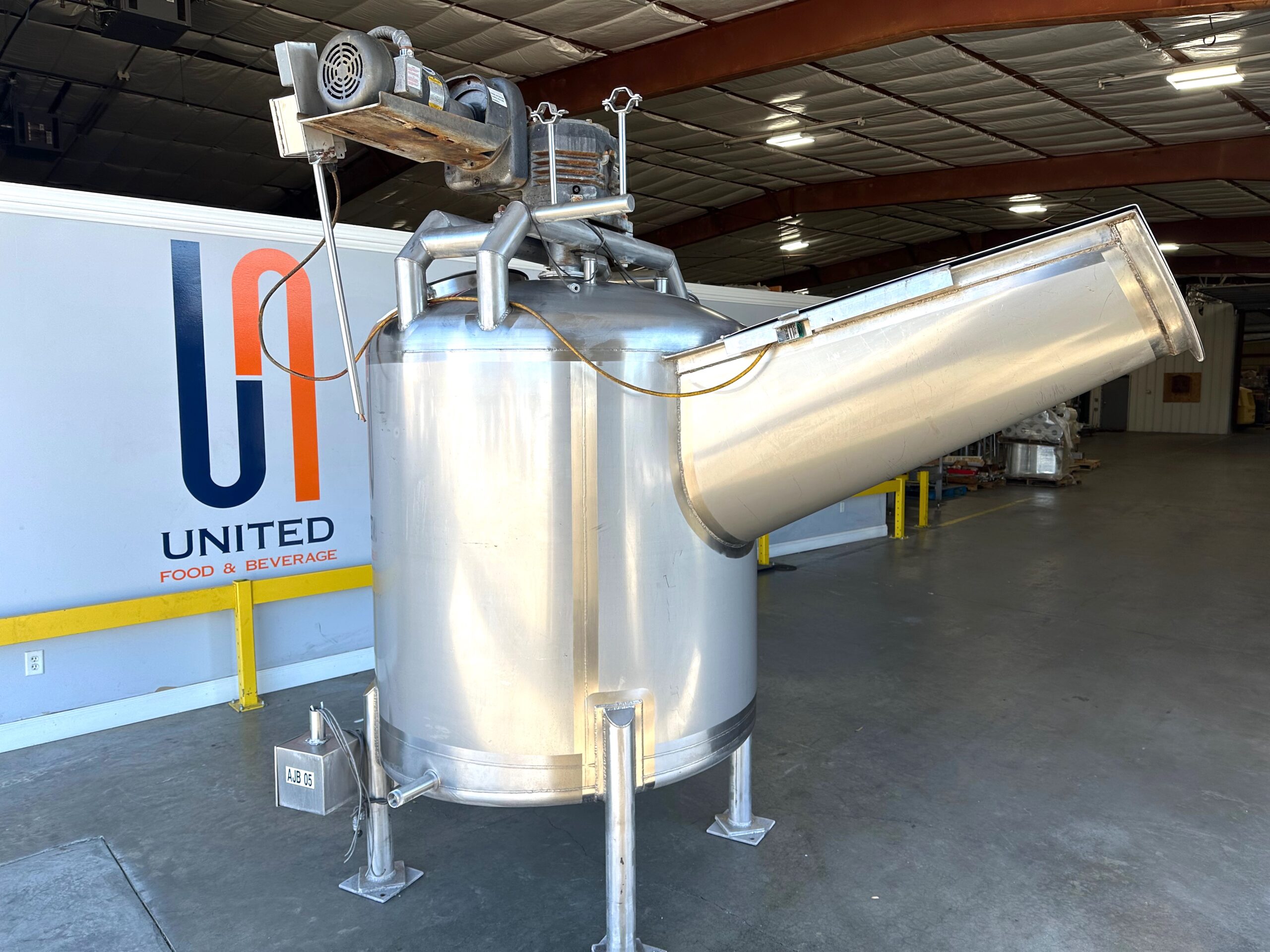 Walker 500 Gallon Chopper Tank for Frozen Juice Concentrate Blocks - Image 12