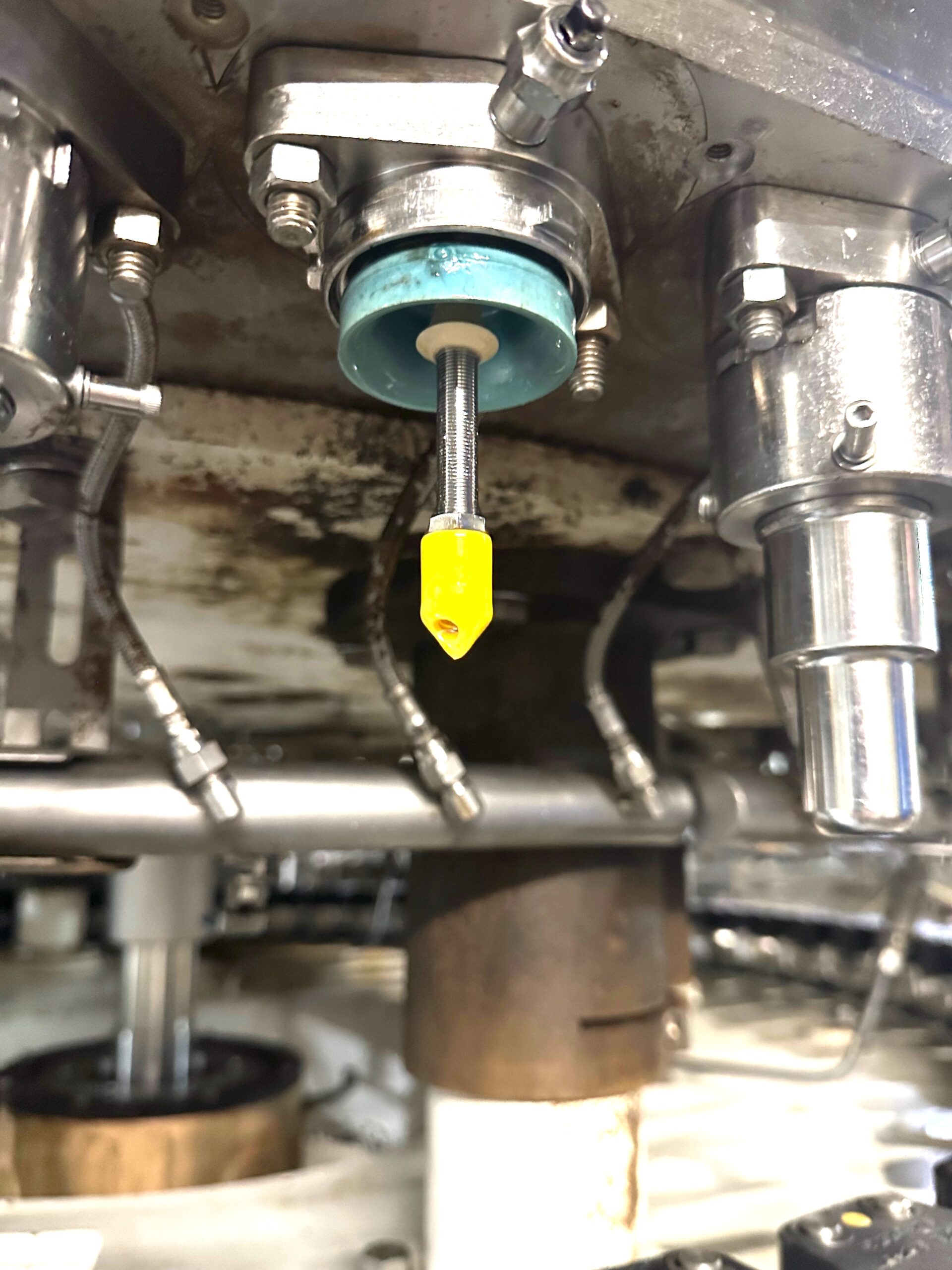 Crown 60 Valve Filler with 12 Head Crowner - Image 10