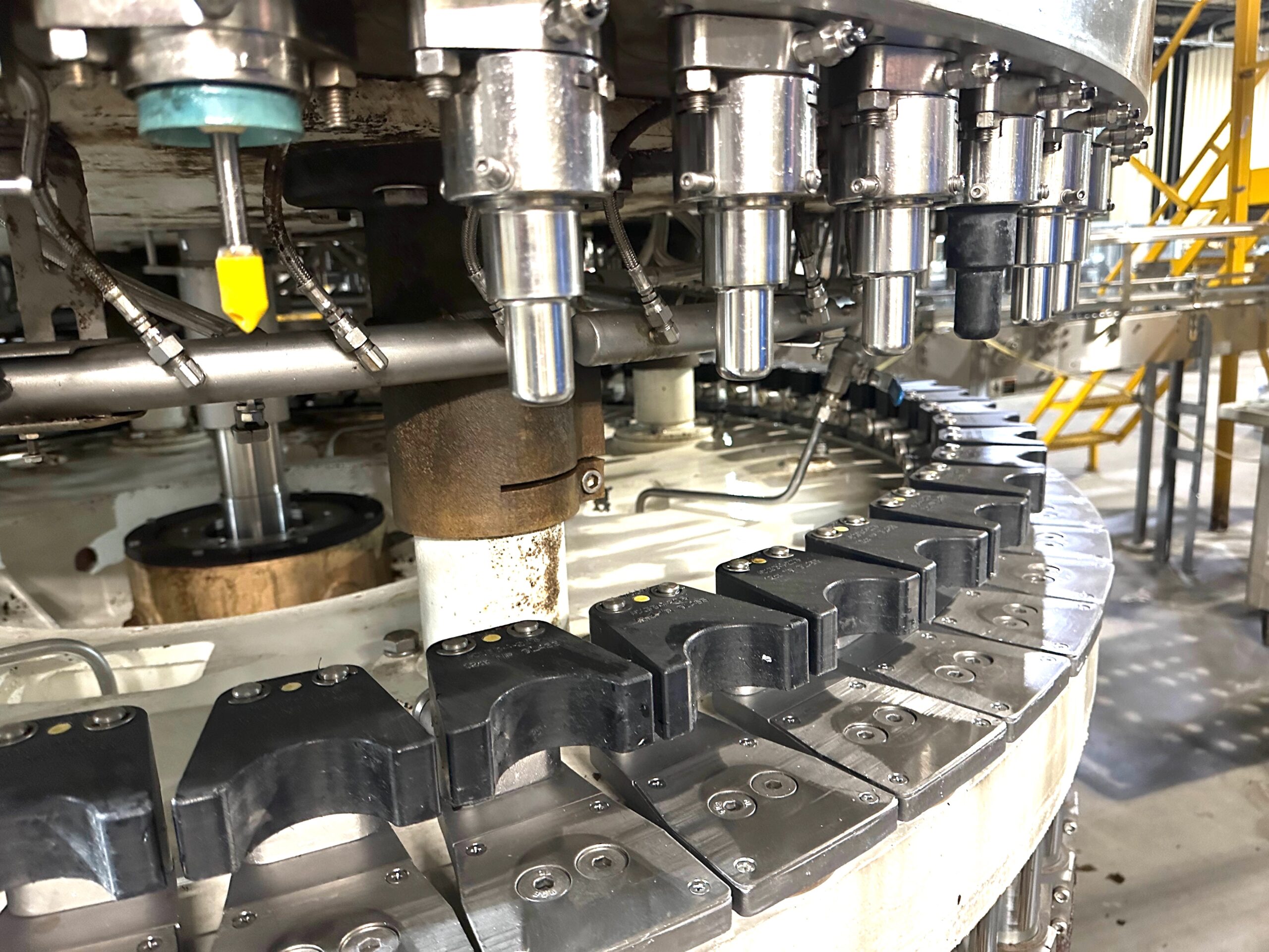 Crown 60 Valve Filler with 12 Head Crowner - Image 9