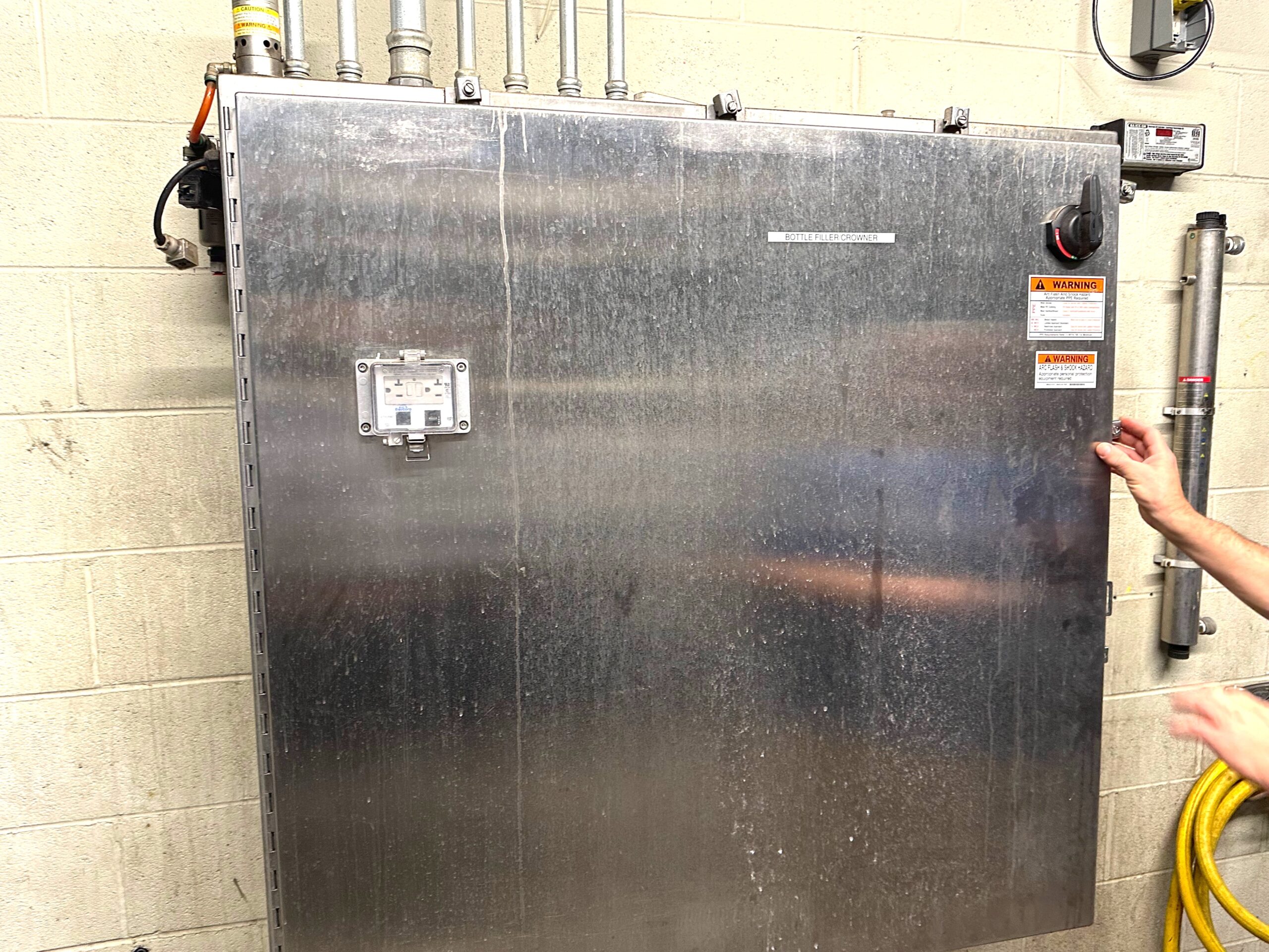 Crown 60 Valve Filler with 12 Head Crowner - Image 2