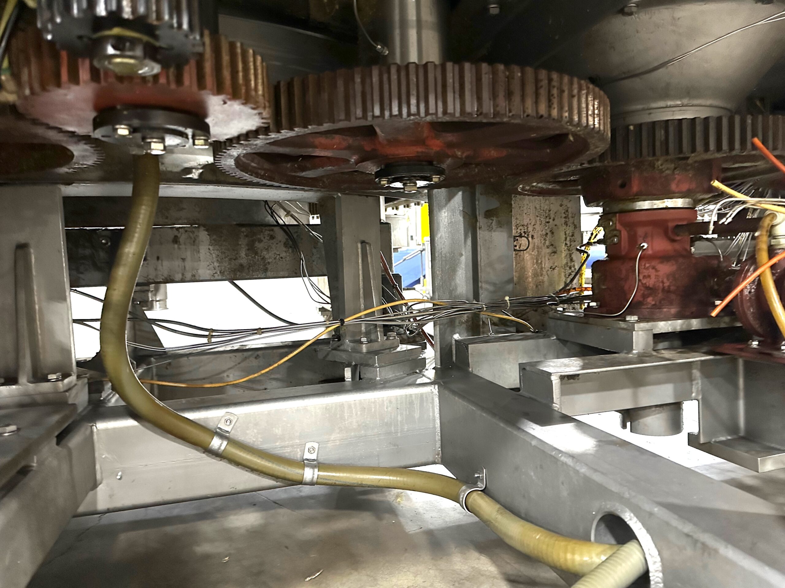 Crown Century 76 Valve Filler with 19 Head Crowner - Glass Bottles - Image 22