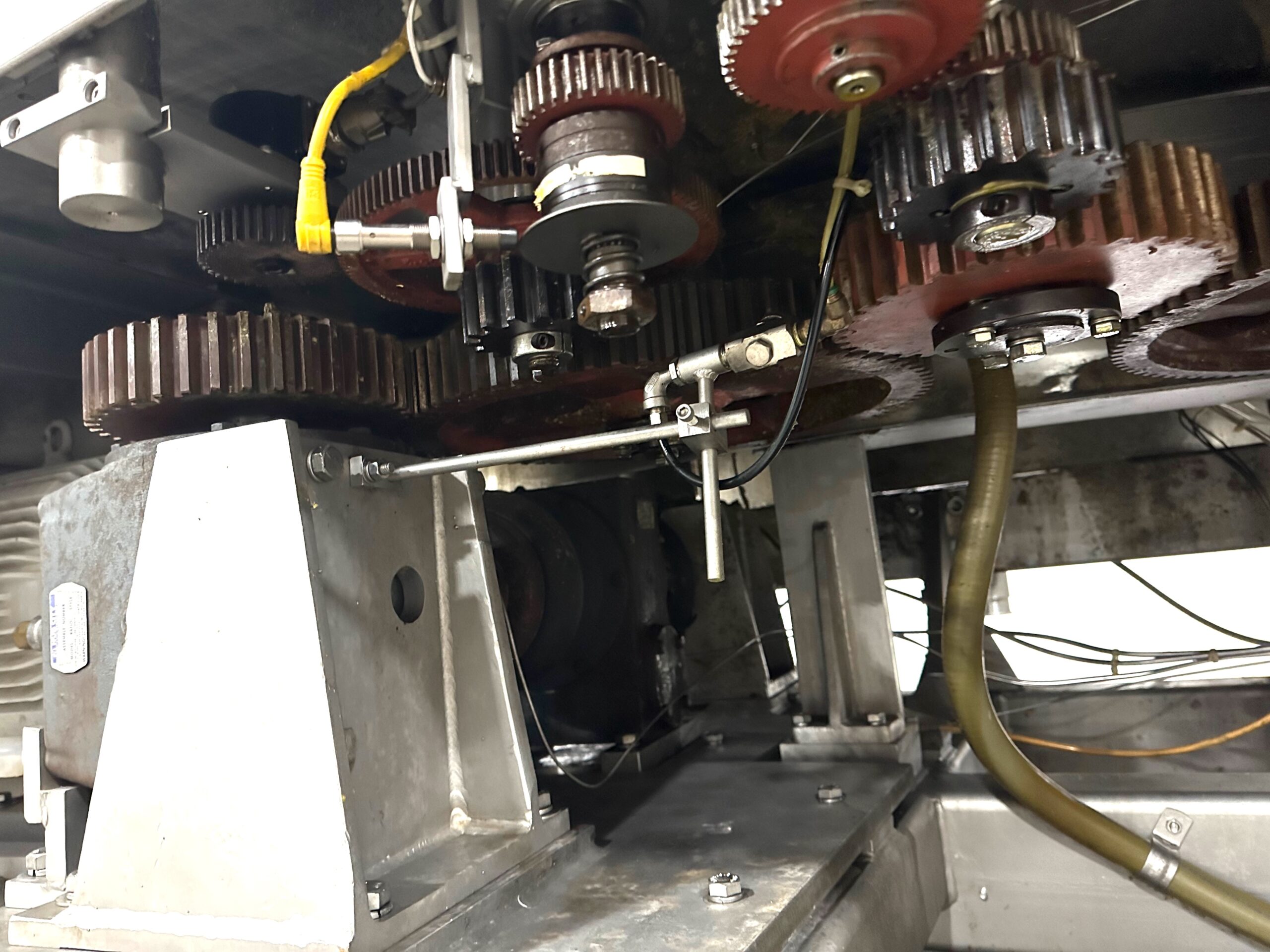 Crown Century 76 Valve Filler with 19 Head Crowner - Glass Bottles - Image 21