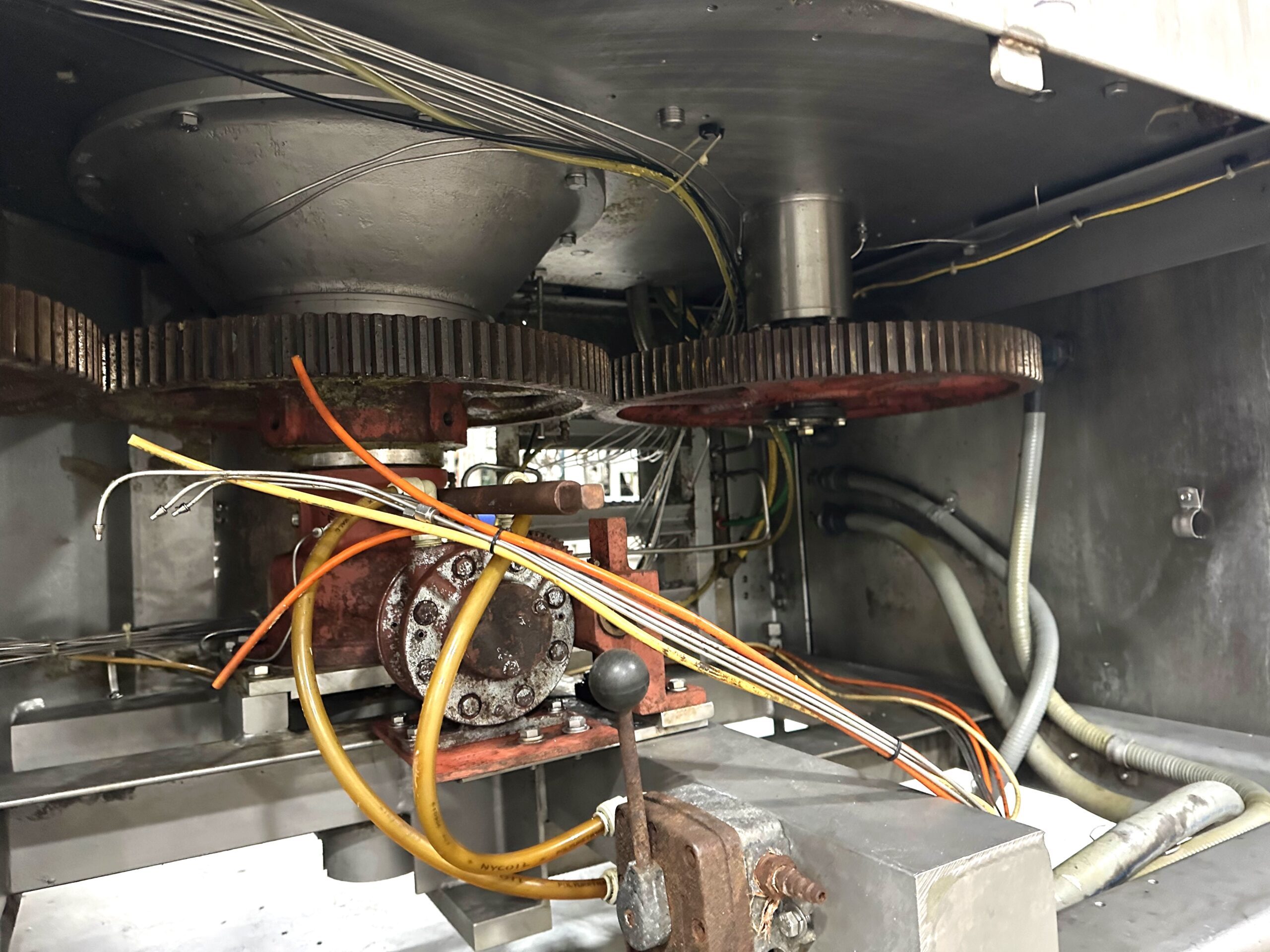 Crown Century 76 Valve Filler with 19 Head Crowner - Glass Bottles - Image 20