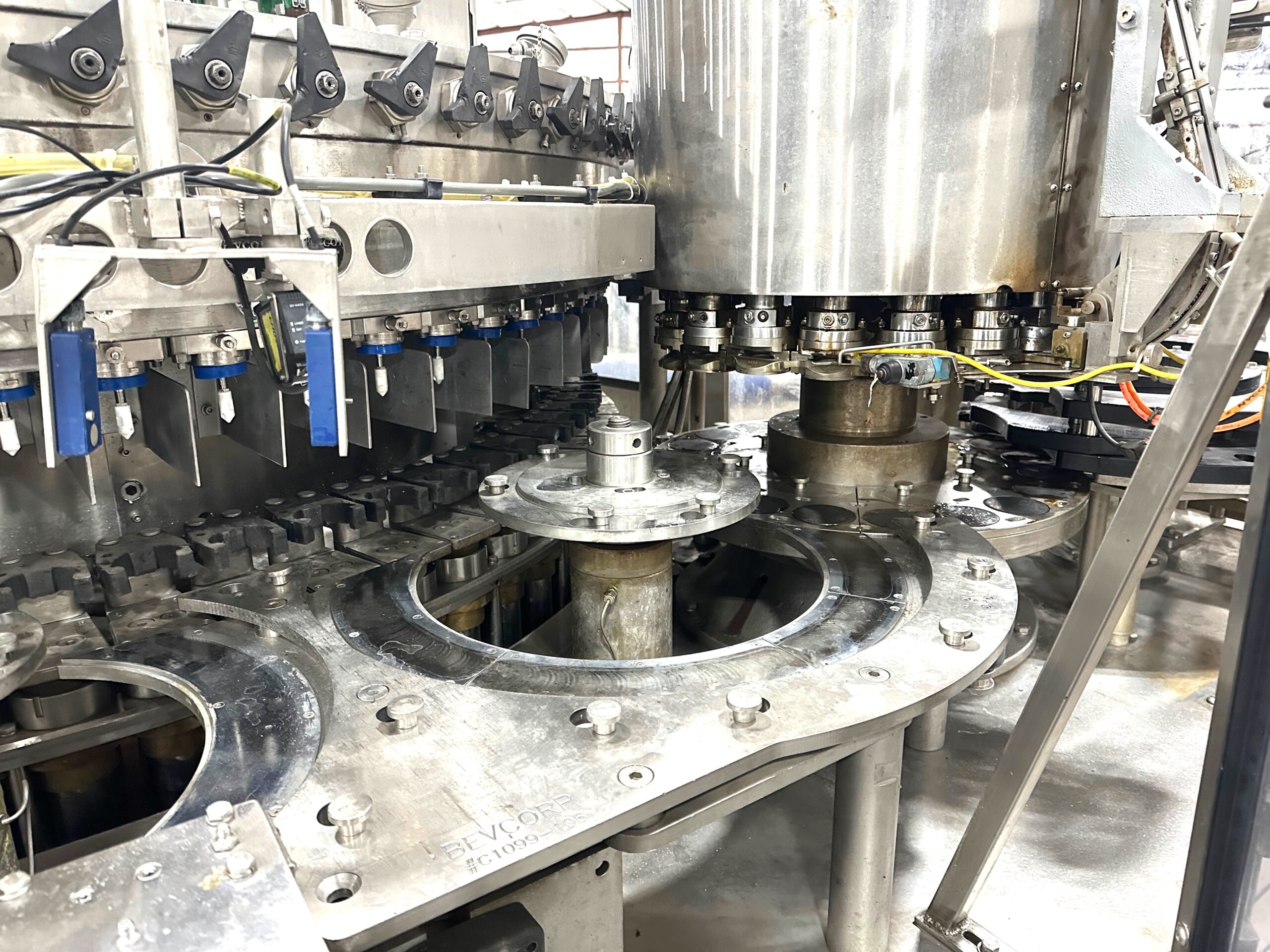 Crown Century 76 Valve Filler with 19 Head Crowner - Glass Bottles - Image 17