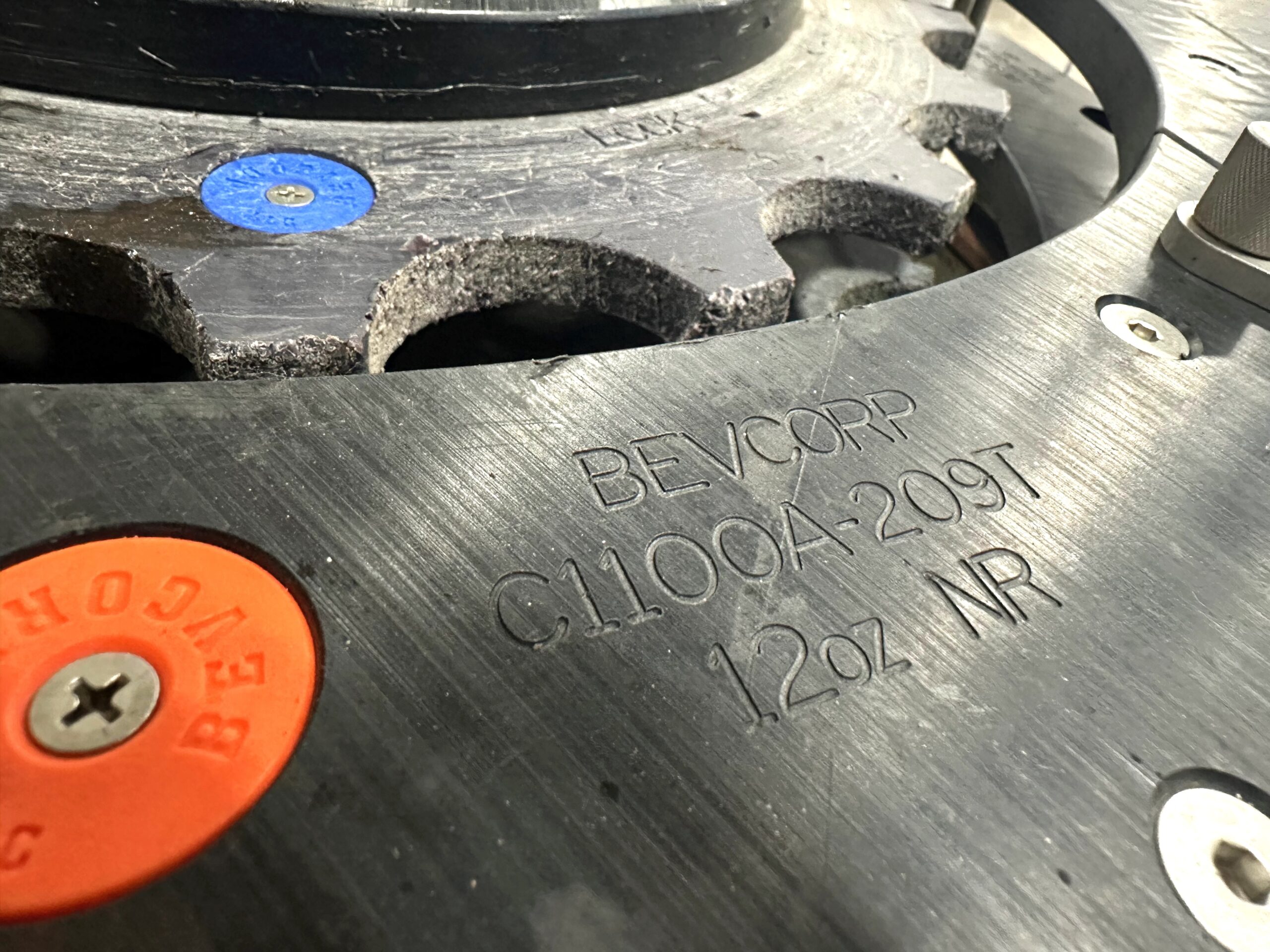 Crown Century 76 Valve Filler with 19 Head Crowner - Glass Bottles - Image 13