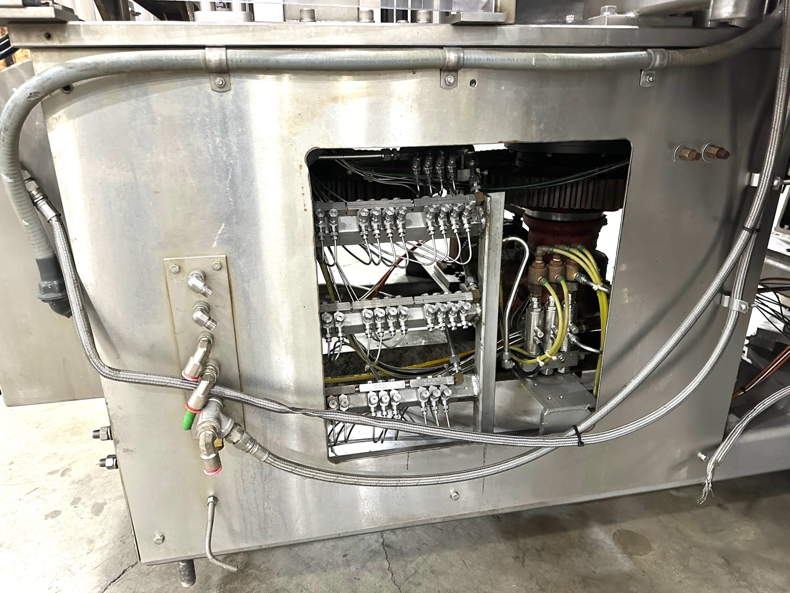 Crown Century 76 Valve Filler with 19 Head Crowner - Glass Bottles - Image 11