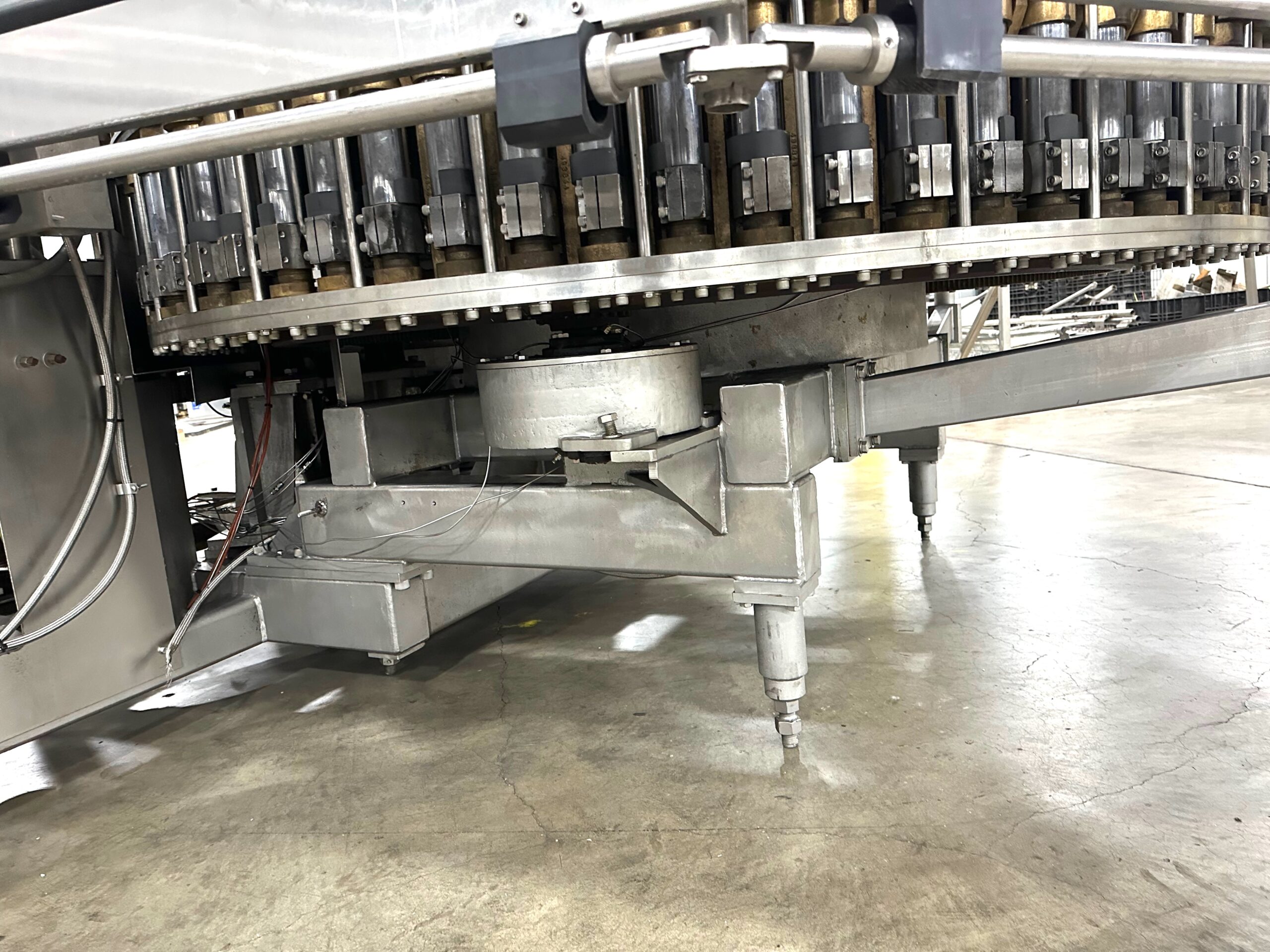 Crown Century 76 Valve Filler with 19 Head Crowner - Glass Bottles - Image 10