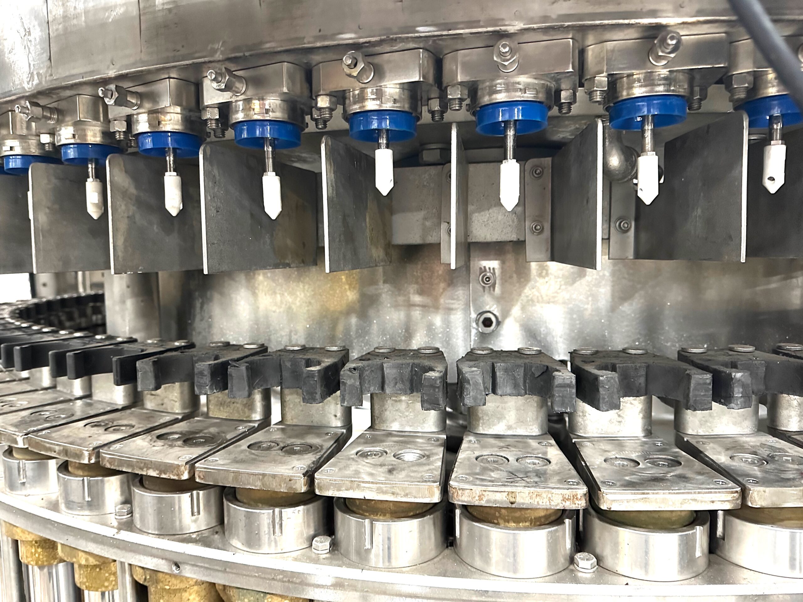 Crown Century 76 Valve Filler with 19 Head Crowner - Glass Bottles - Image 5