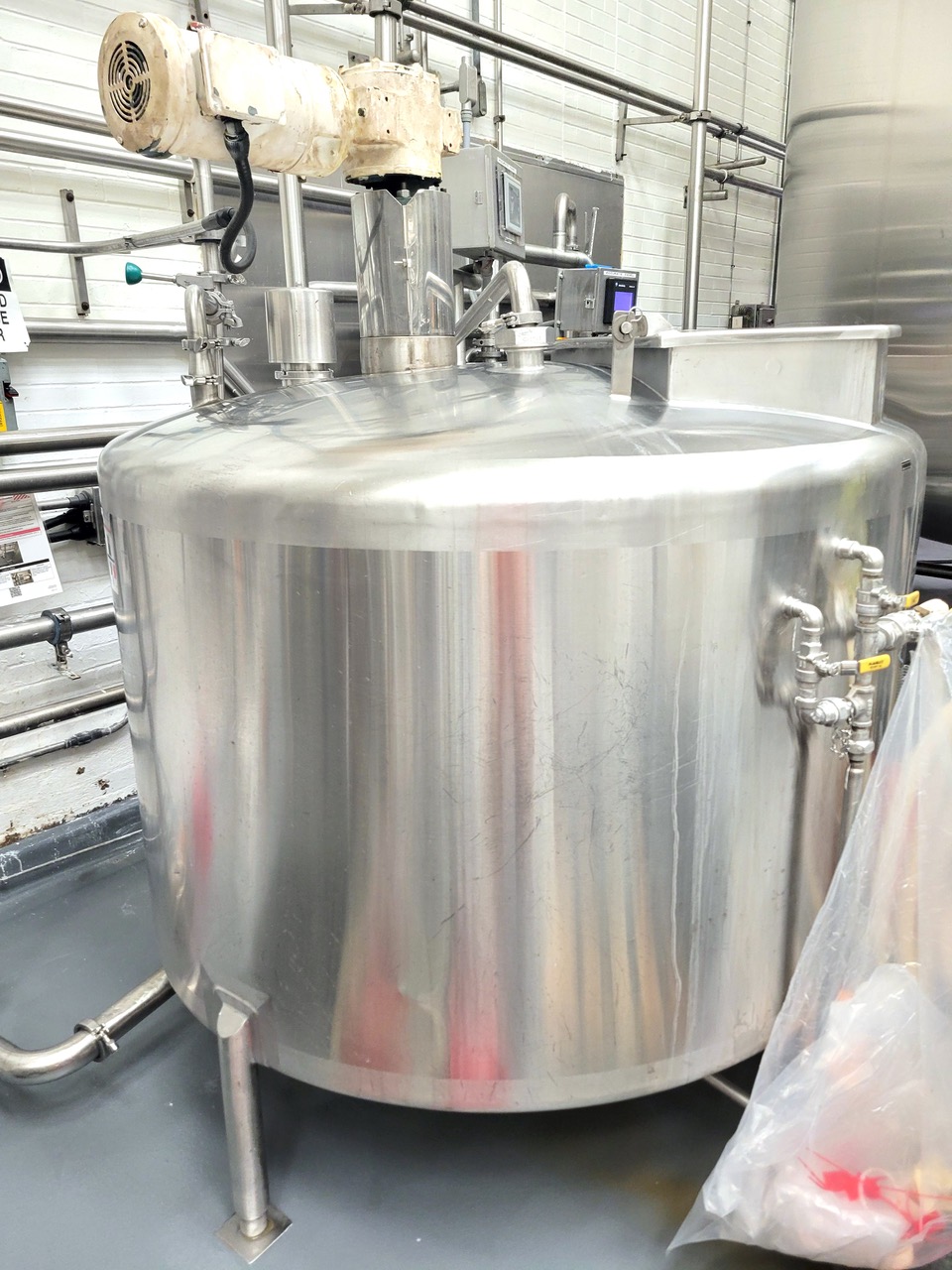 400 Gallon Vertical Stainless Steel Mixing Tank - Image 11