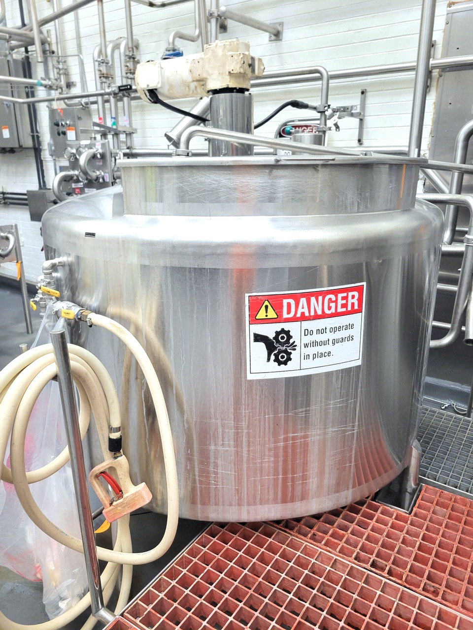 400 Gallon Vertical Stainless Steel Mixing Tank - Image 9