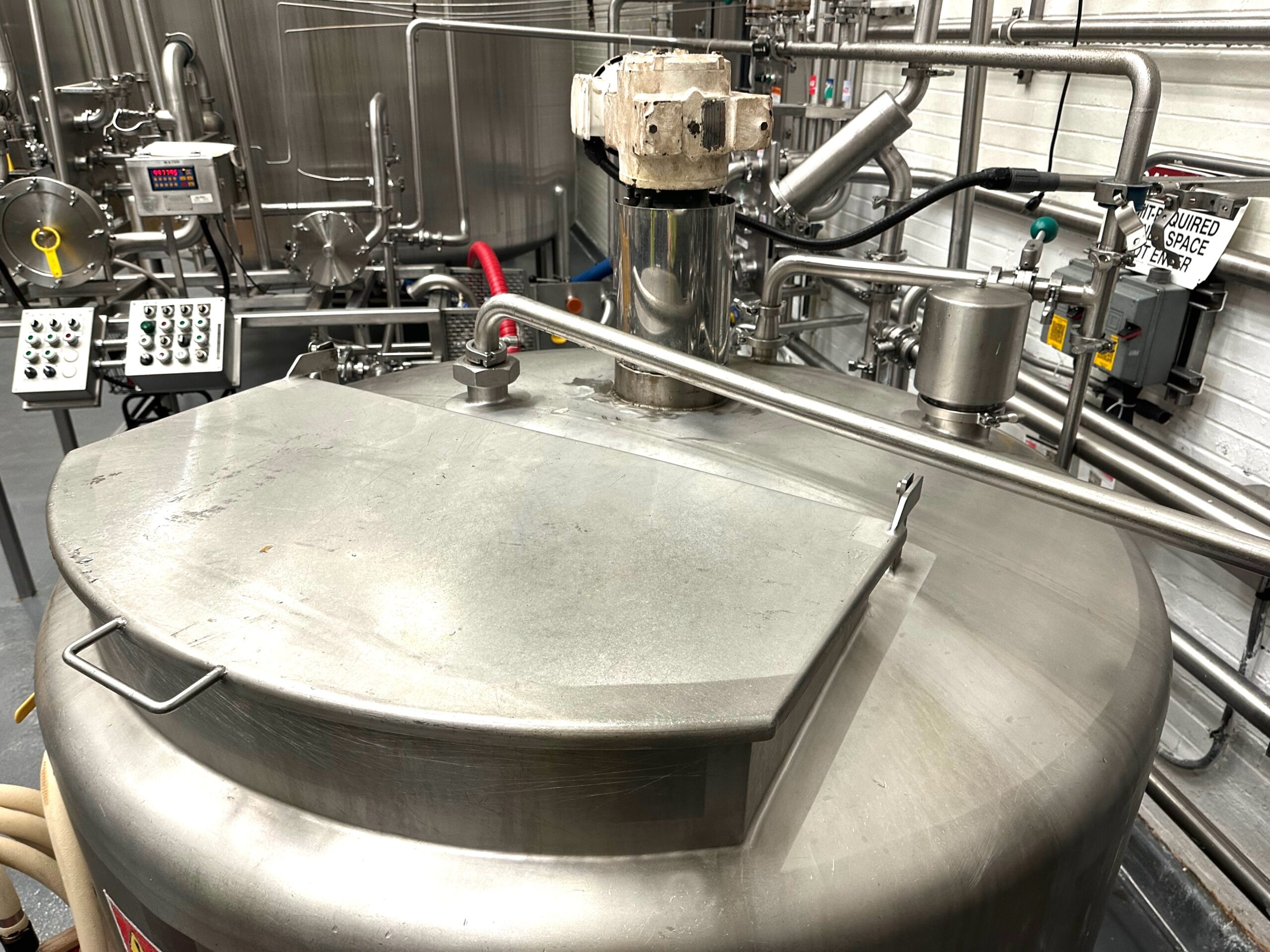 400 Gallon Vertical Stainless Steel Mixing Tank - Image 2